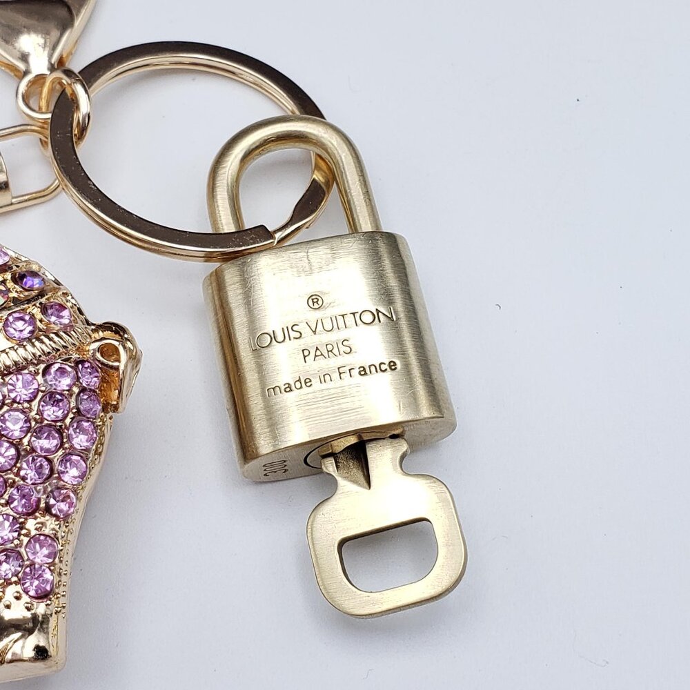 Authentic Louis Vuitton Gold Lock & Key ✨ Unbranded Elephant Bag Charm Keychain - Picture 6 of 9